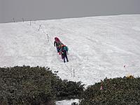  頂上直下の残雪